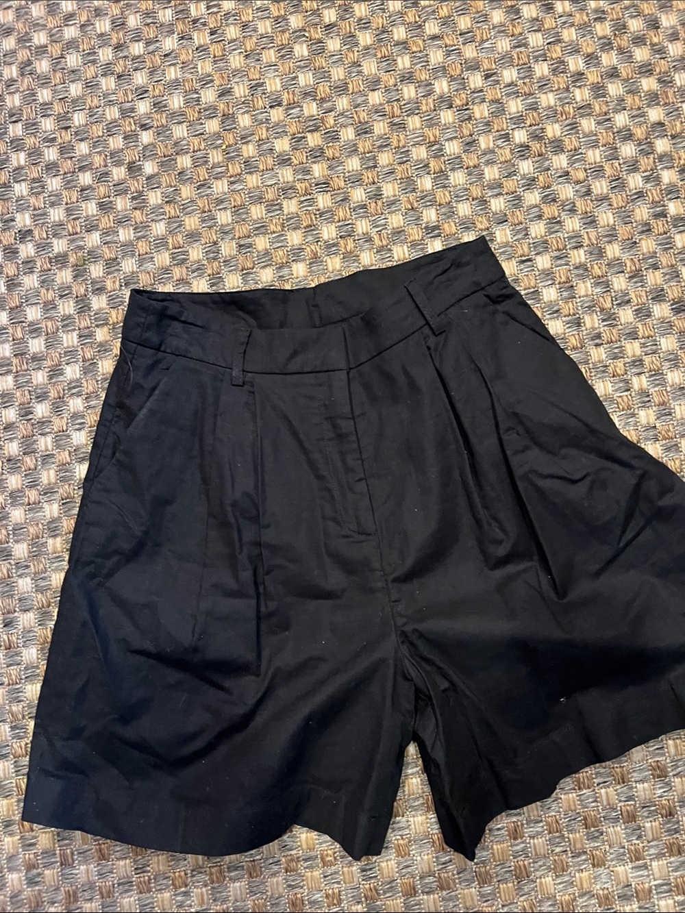 Commense Black High-Waist Pleated Women's Shorts
